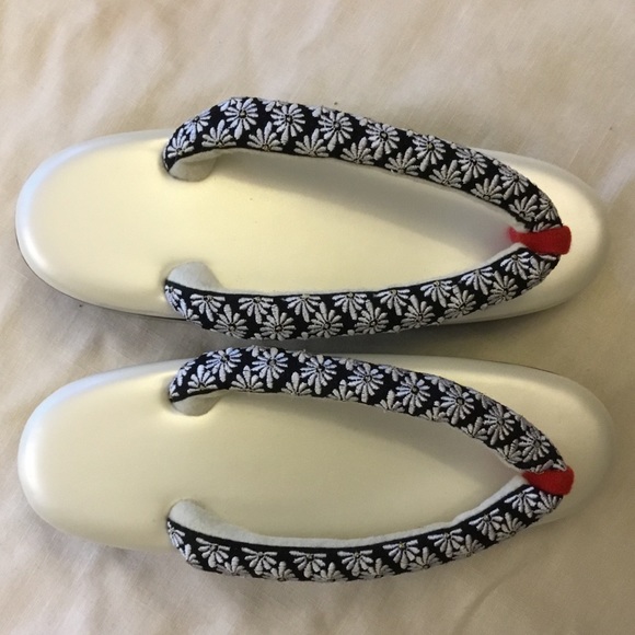 Japanese sandals - Picture 1 of 4
